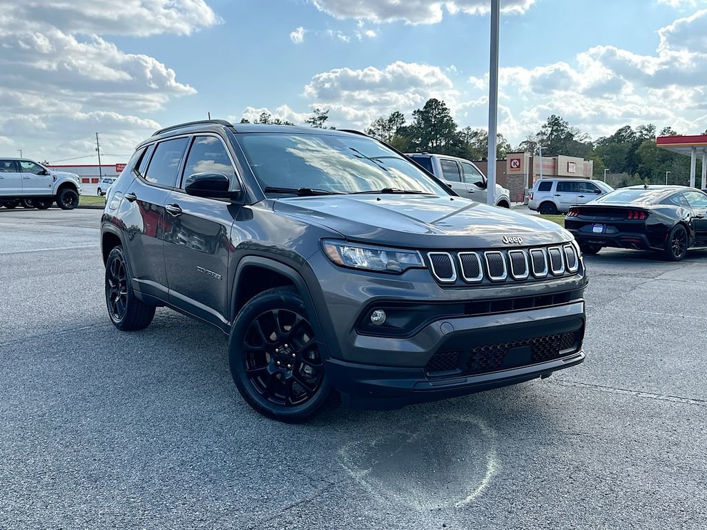Used 2022 Jeep Compass Latitude image 1
