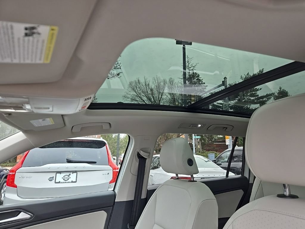 Used 2018 Volkswagen Tiguan SE w/ Panoramic Sunroof Package image 19