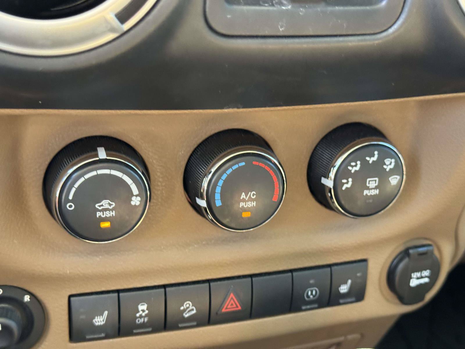 Used 2015 Jeep Wrangler Unlimited Sahara w/ Max Tow Package AWD/4WD image 25