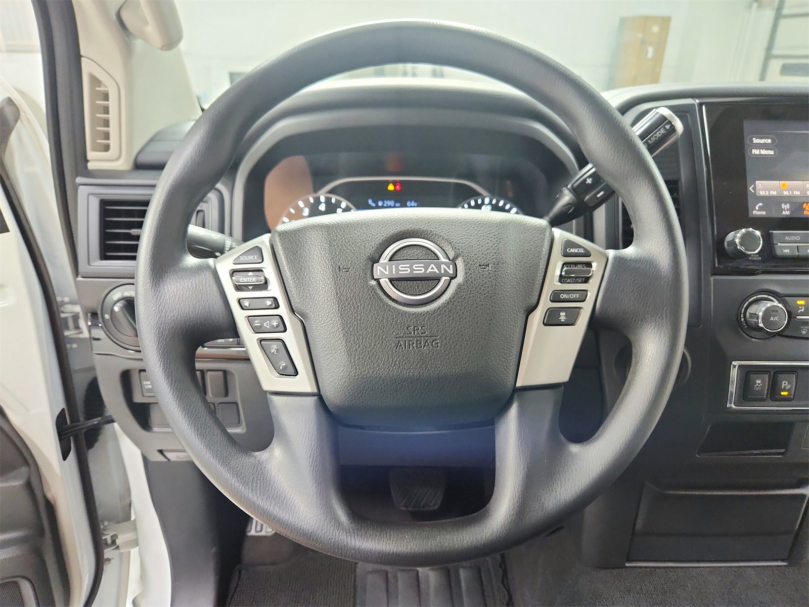 Used 2023 Nissan Titan SV image 21