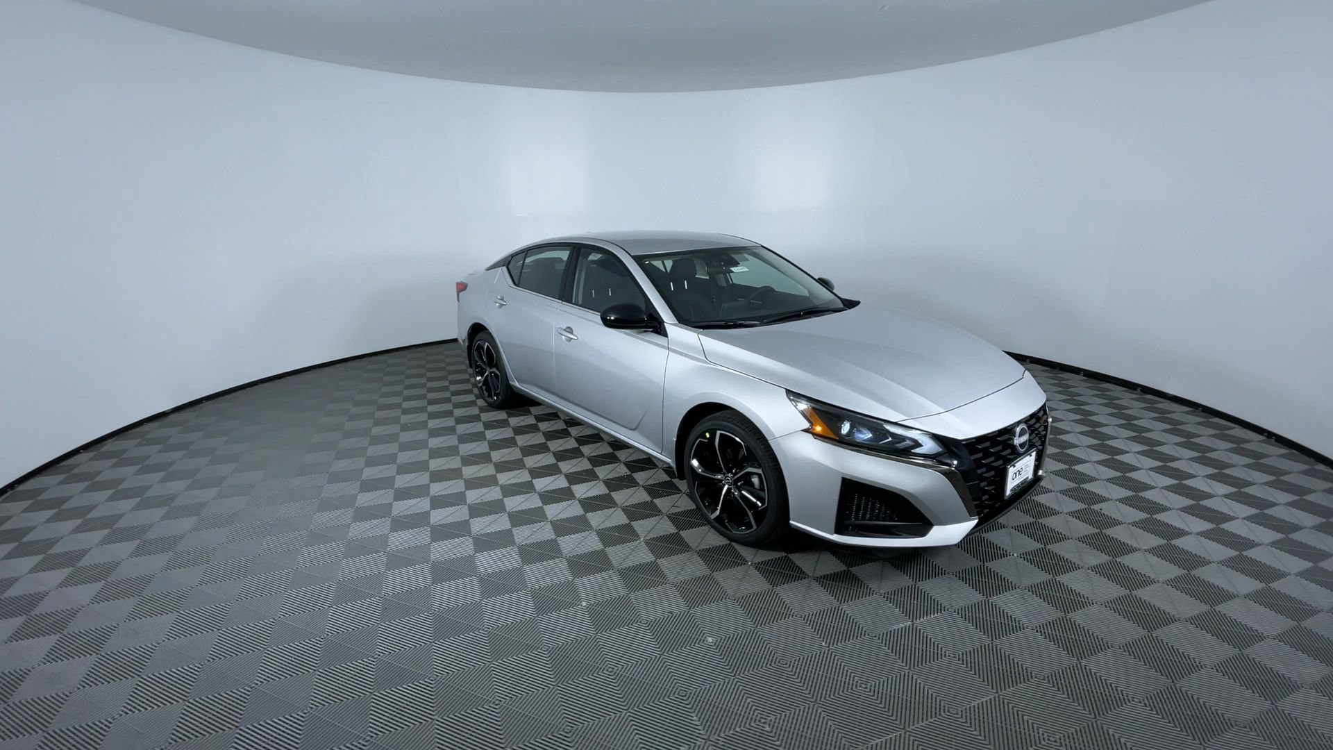 Certified 2025 Nissan Altima 2.5 SR AWD/4WD image 2