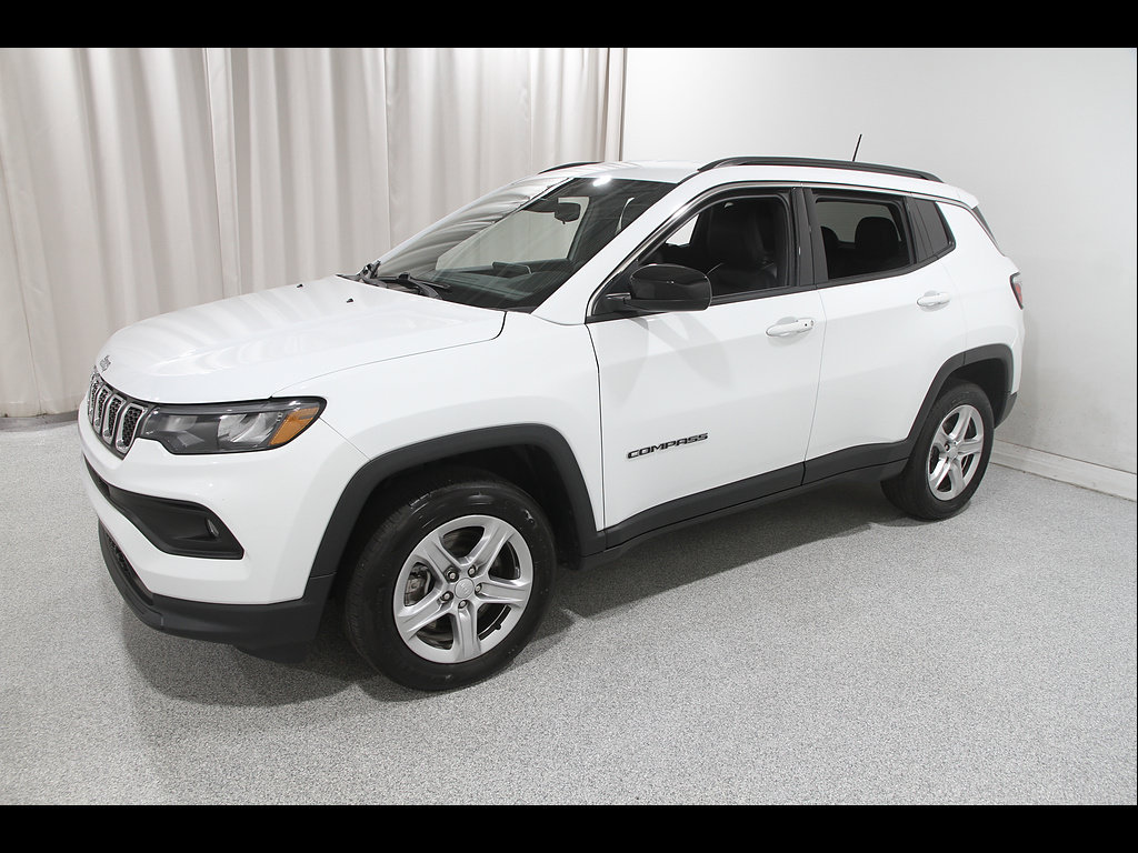 Used 2023 Jeep Compass Latitude AWD/4WD image 3