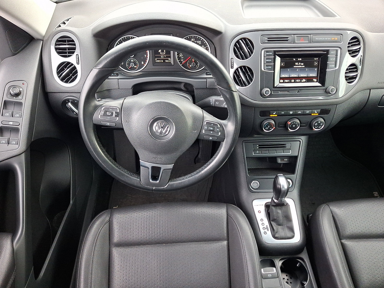 Used 2016 Volkswagen Tiguan S image 11