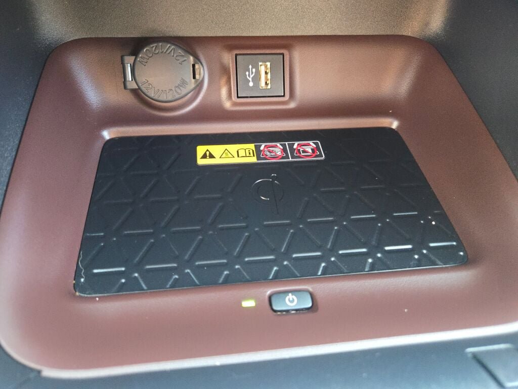 Used 2025 Toyota RAV4 Limited w/ Advanced Technology Package image 31