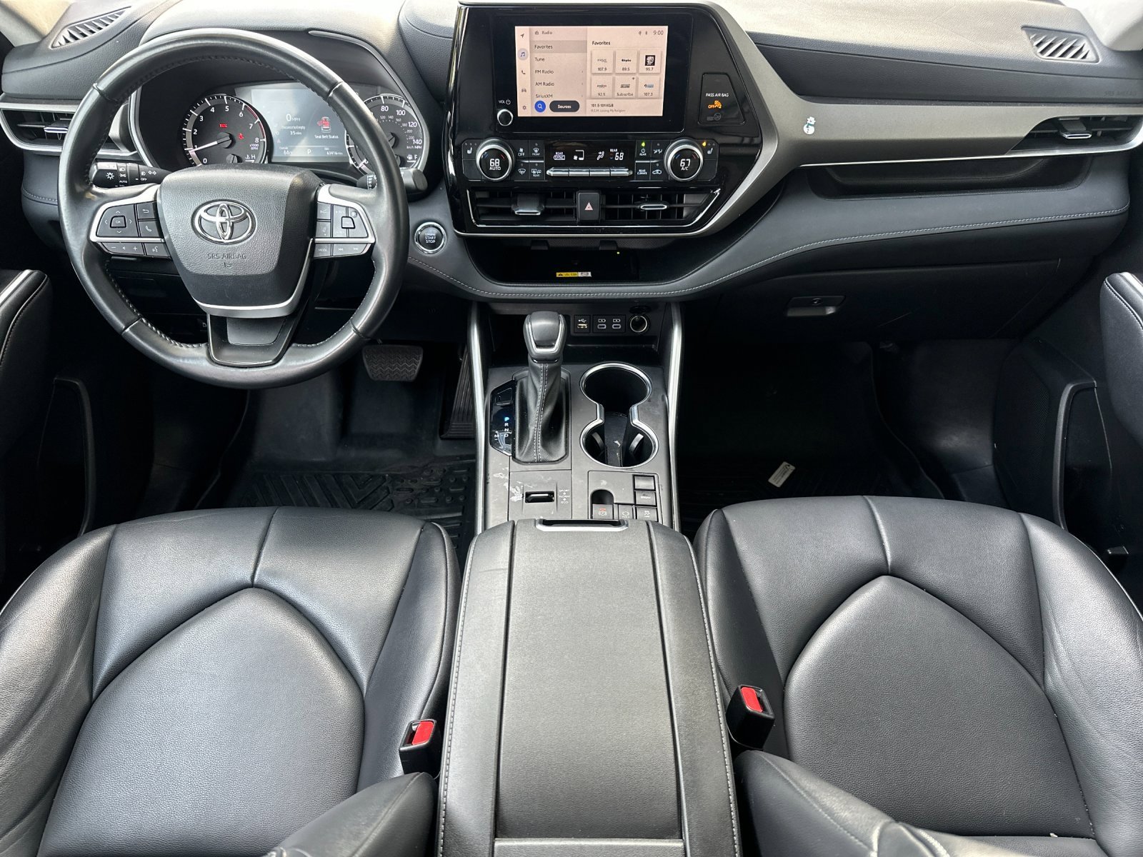 Used 2023 Toyota Highlander XLE image 12