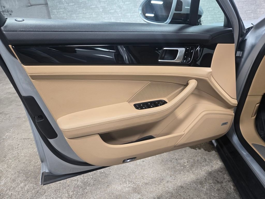 Used 2018 Porsche Panamera 4 image 7