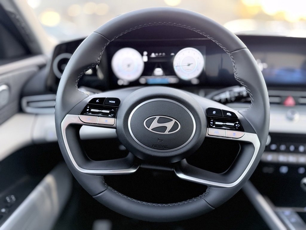 New 2025 Hyundai Elantra Limited image 12