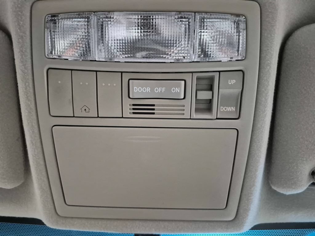 Used 2010 Toyota Camry XLE w/ Leather Pkg FWD image 22
