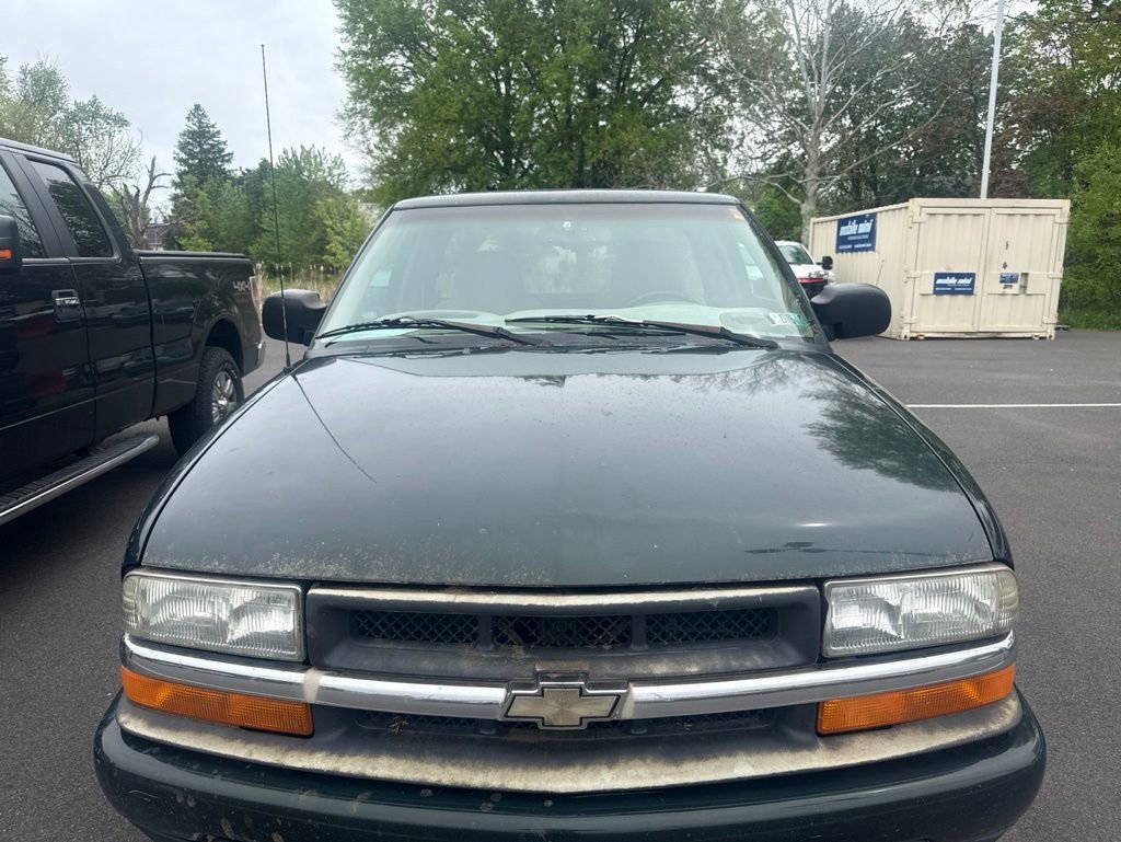 Used 2001 Chevrolet S10 Pickup LS w/ Preferred Equipment Group AWD/4WD image 1