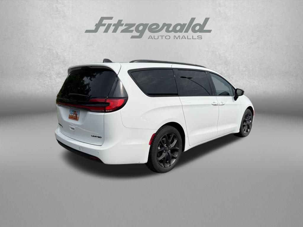 Used 2025 Chrysler Pacifica Limited FWD image 8