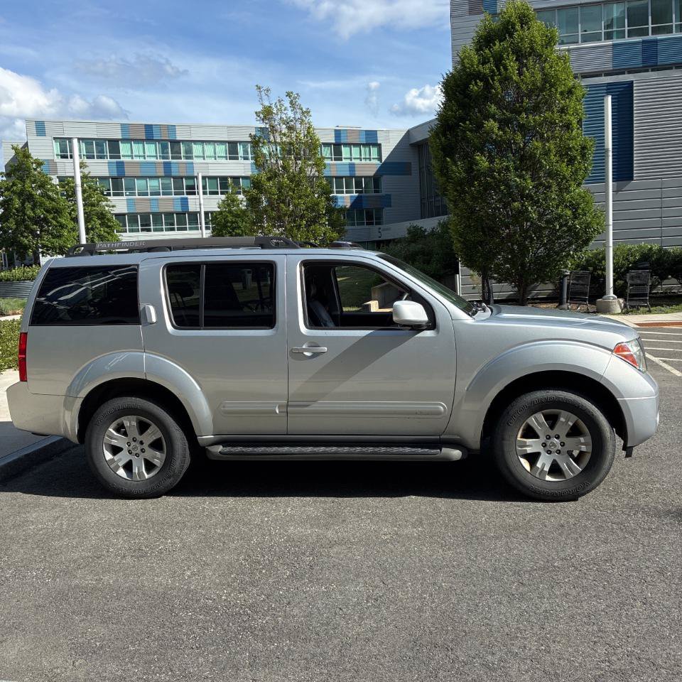 Used 2007 Nissan Pathfinder LE w/ LE Navigation Pkg AWD/4WD image 7