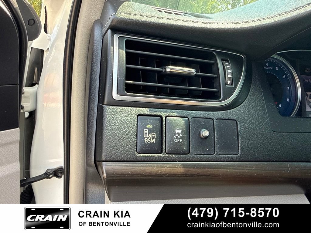 Used 2015 Toyota Camry XLE FWD image 18