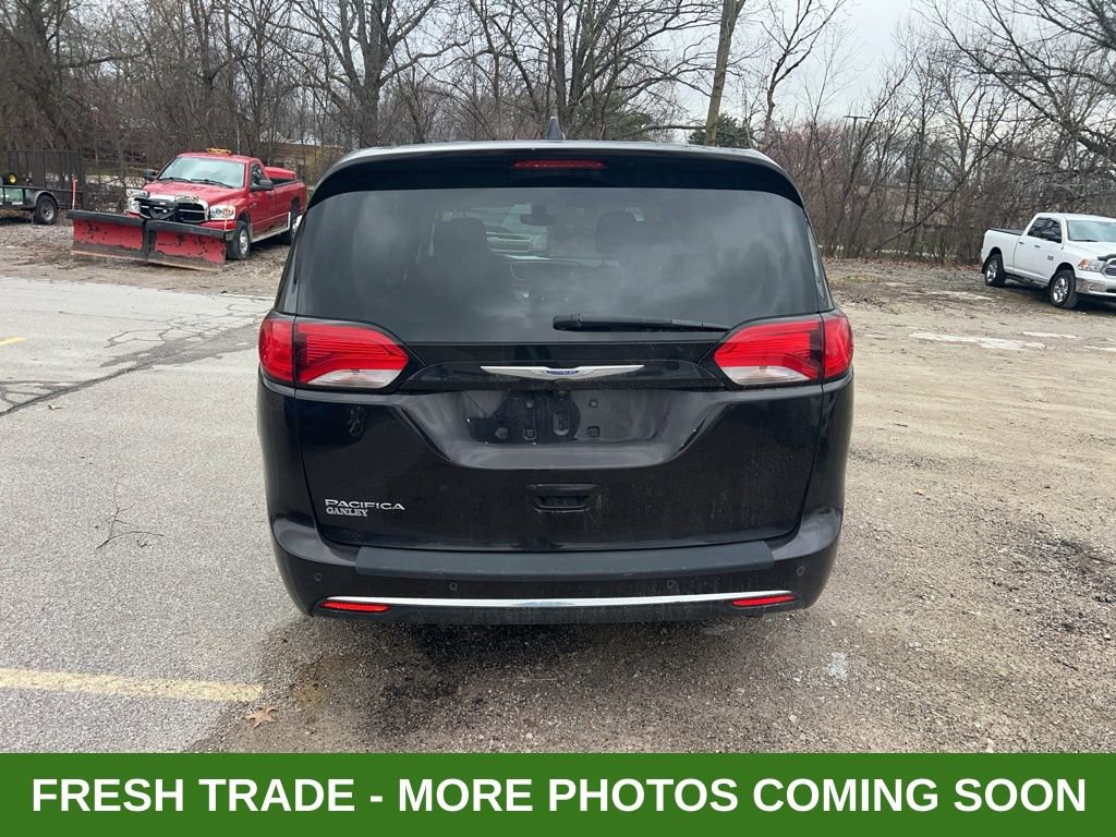 Used 2019 Chrysler Pacifica Touring Plus image 3