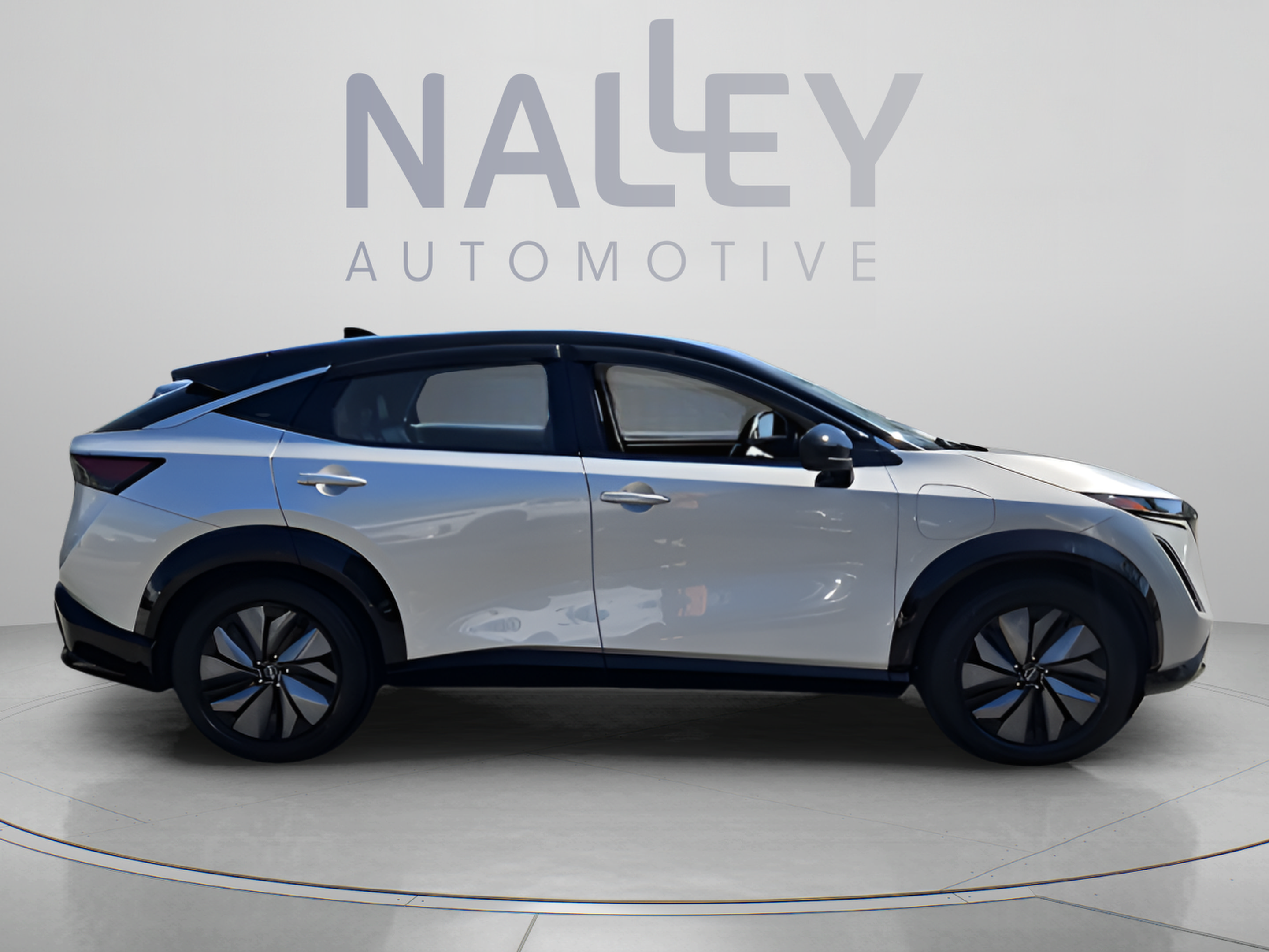 Used 2023 Nissan Ariya FWD image 4