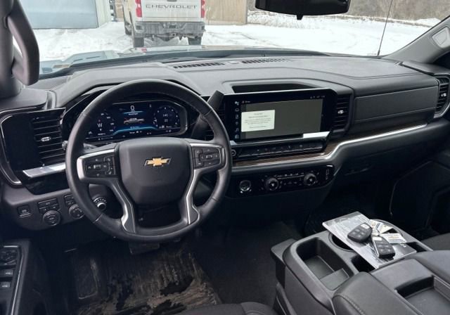 Used 2024 Chevrolet Silverado 1500 LT image 2