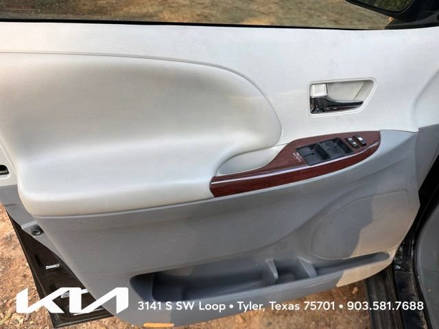 Used 2014 Toyota Sienna XLE FWD image 13