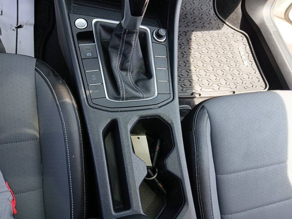 Certified 2025 Volkswagen Jetta SE w/ Sunroof Package FWD image 17