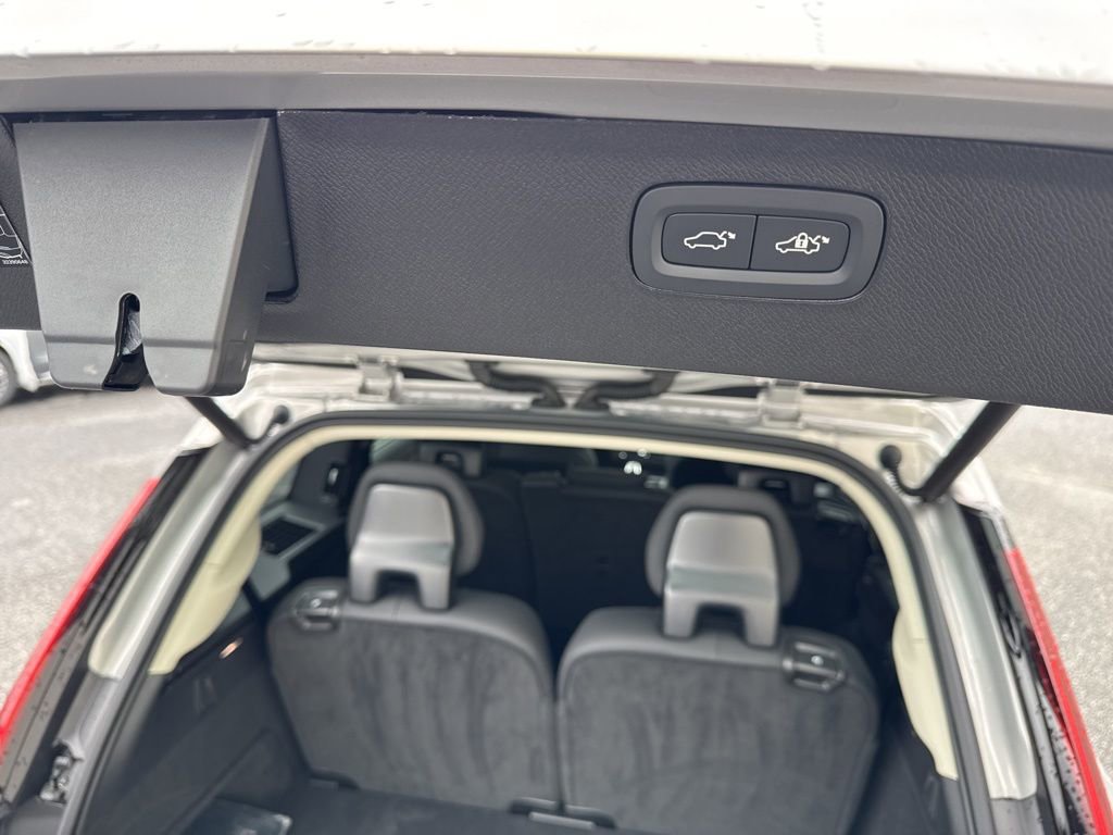 Used 2025 Volvo XC90 B6 Core w/ Climate Package image 11
