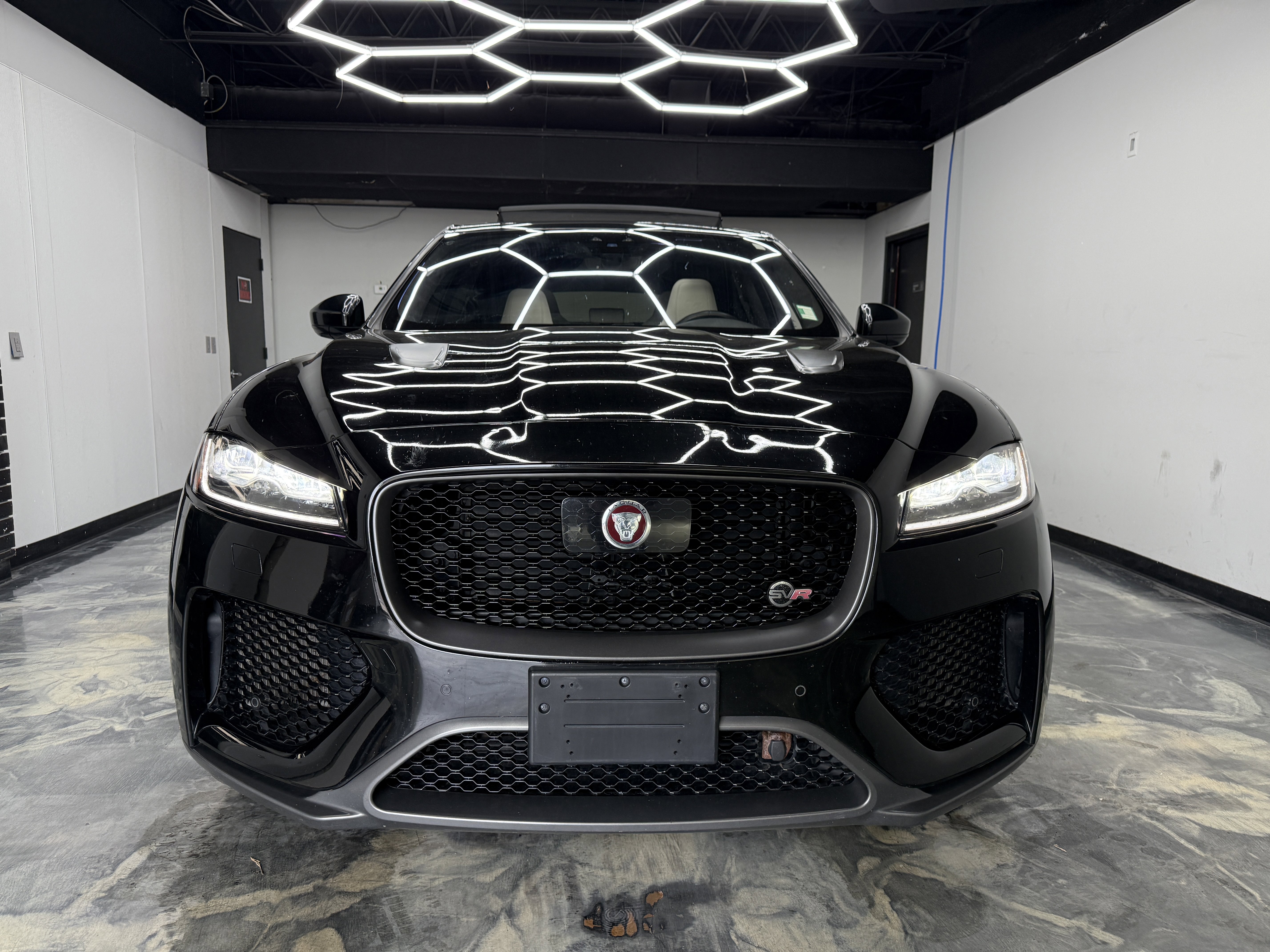 Used 2020 Jaguar F-PACE SVR image 7