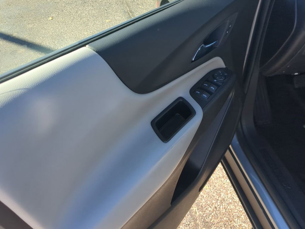 Used 2023 Chevrolet Equinox LS image 21