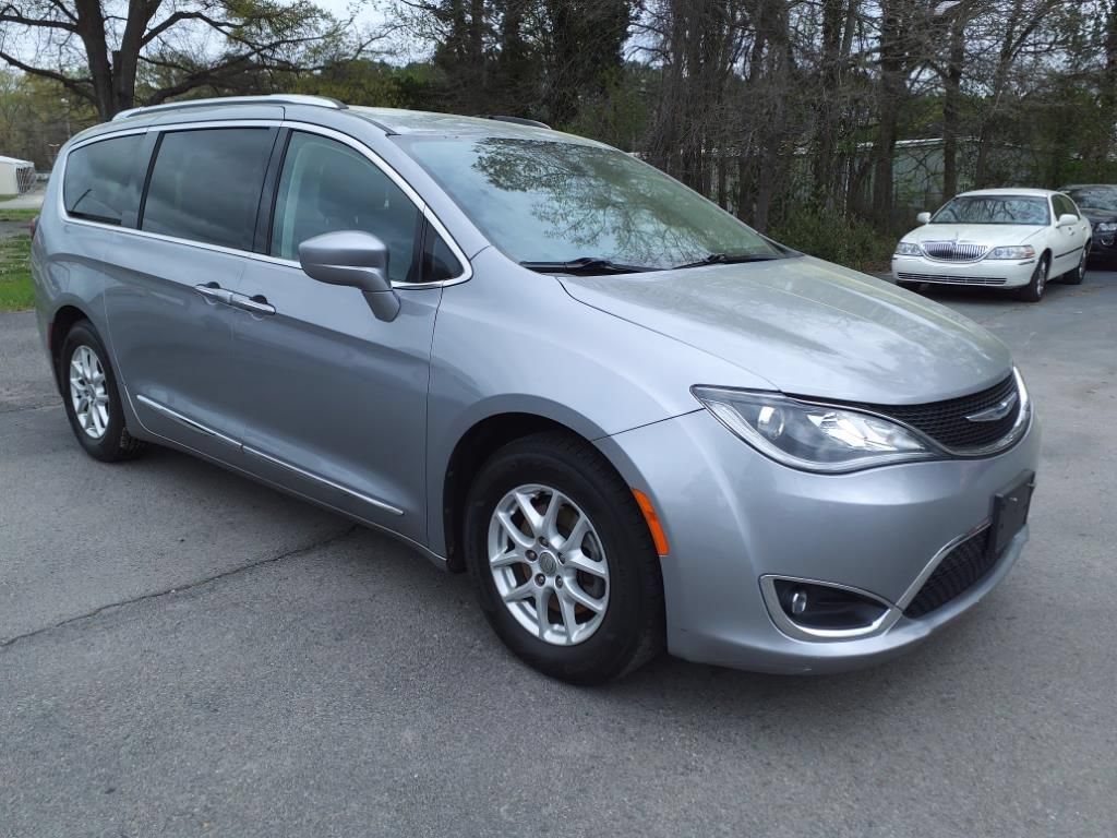 Used 2020 Chrysler Pacifica Touring-L FWD image 6