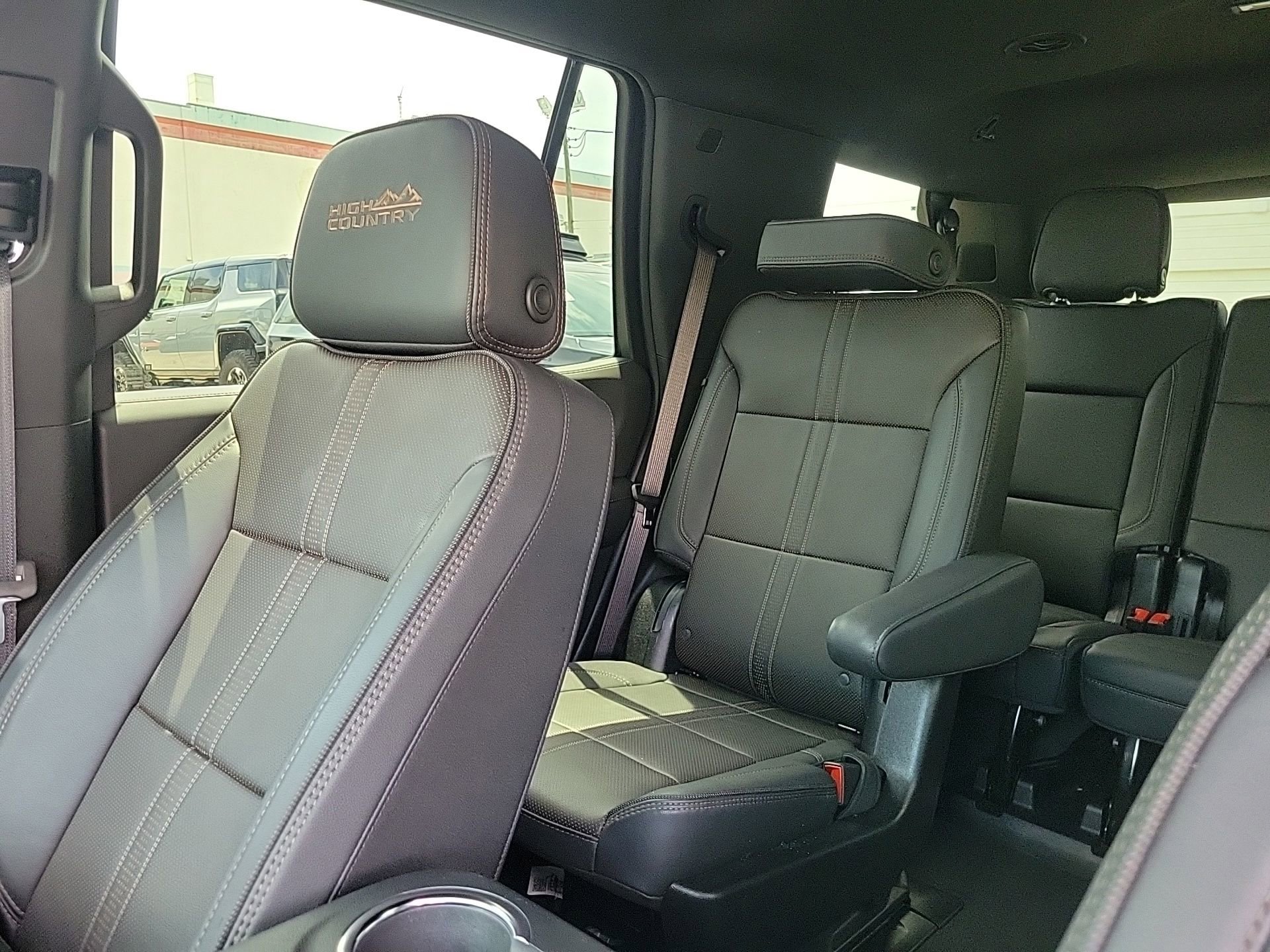 Used 2025 Chevrolet Tahoe High Country RWD image 26