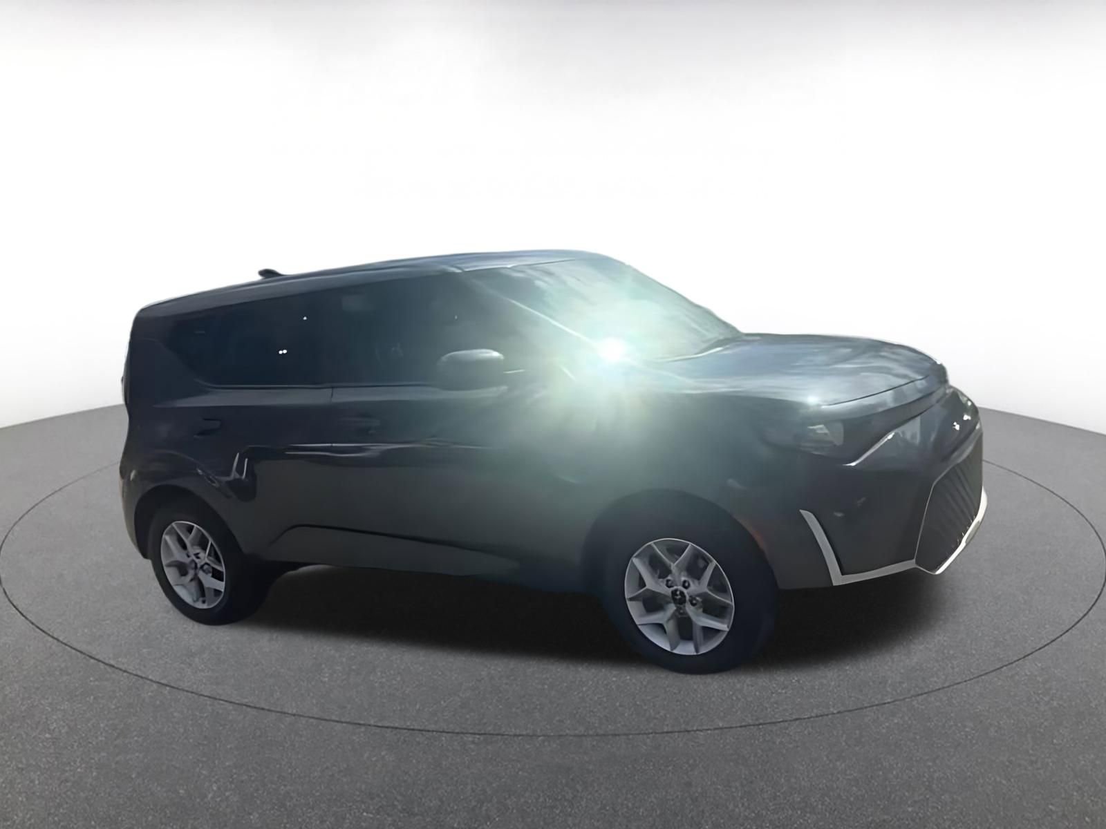 Used 2025 Kia Soul LX w/ LX Technology Package FWD image 15