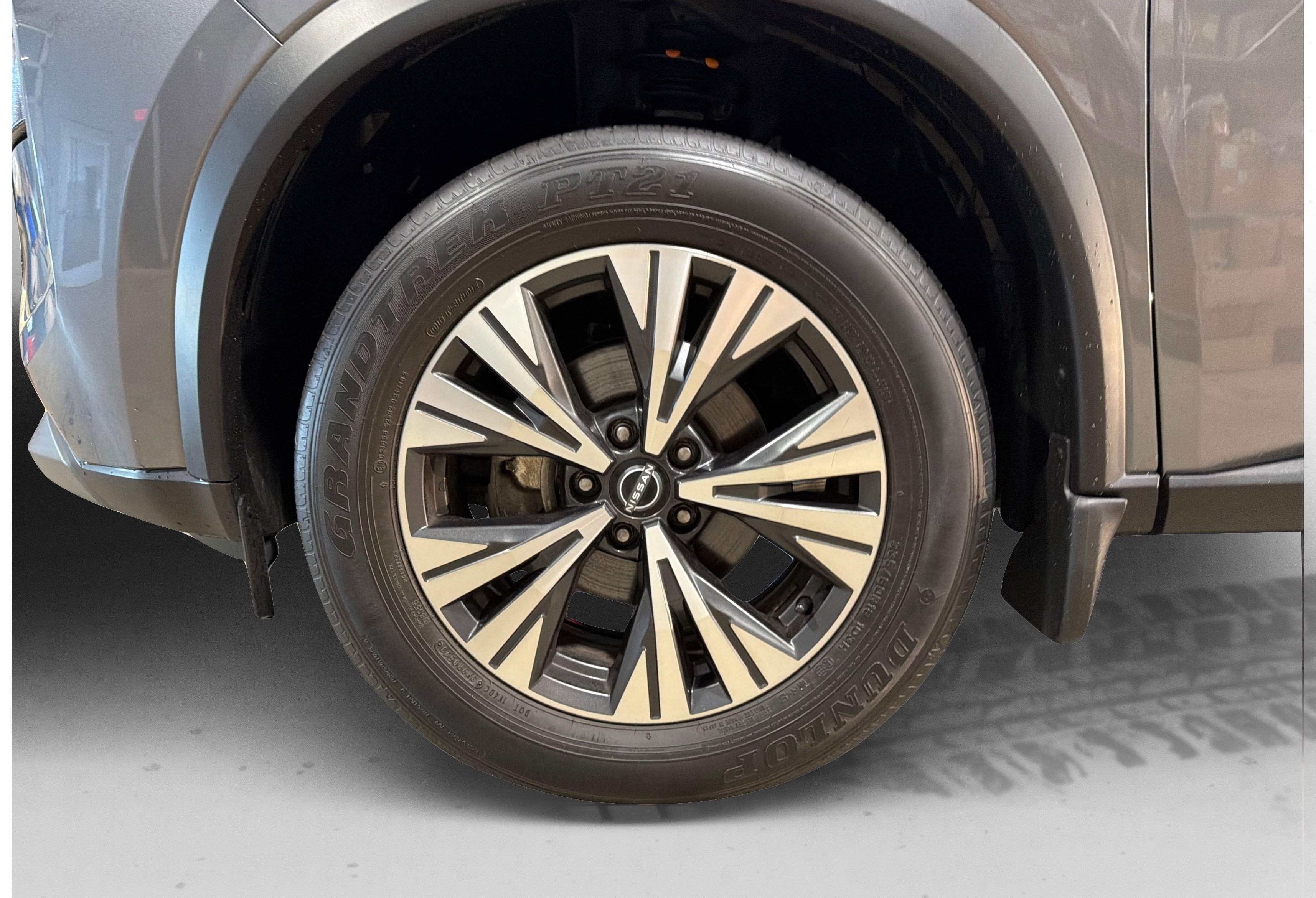 Used 2023 Nissan Rogue SV AWD/4WD image 45