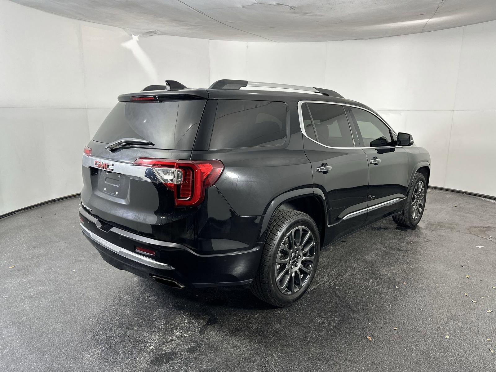 Used 2023 GMC Acadia Denali w/ Black Diamond Edition image 11