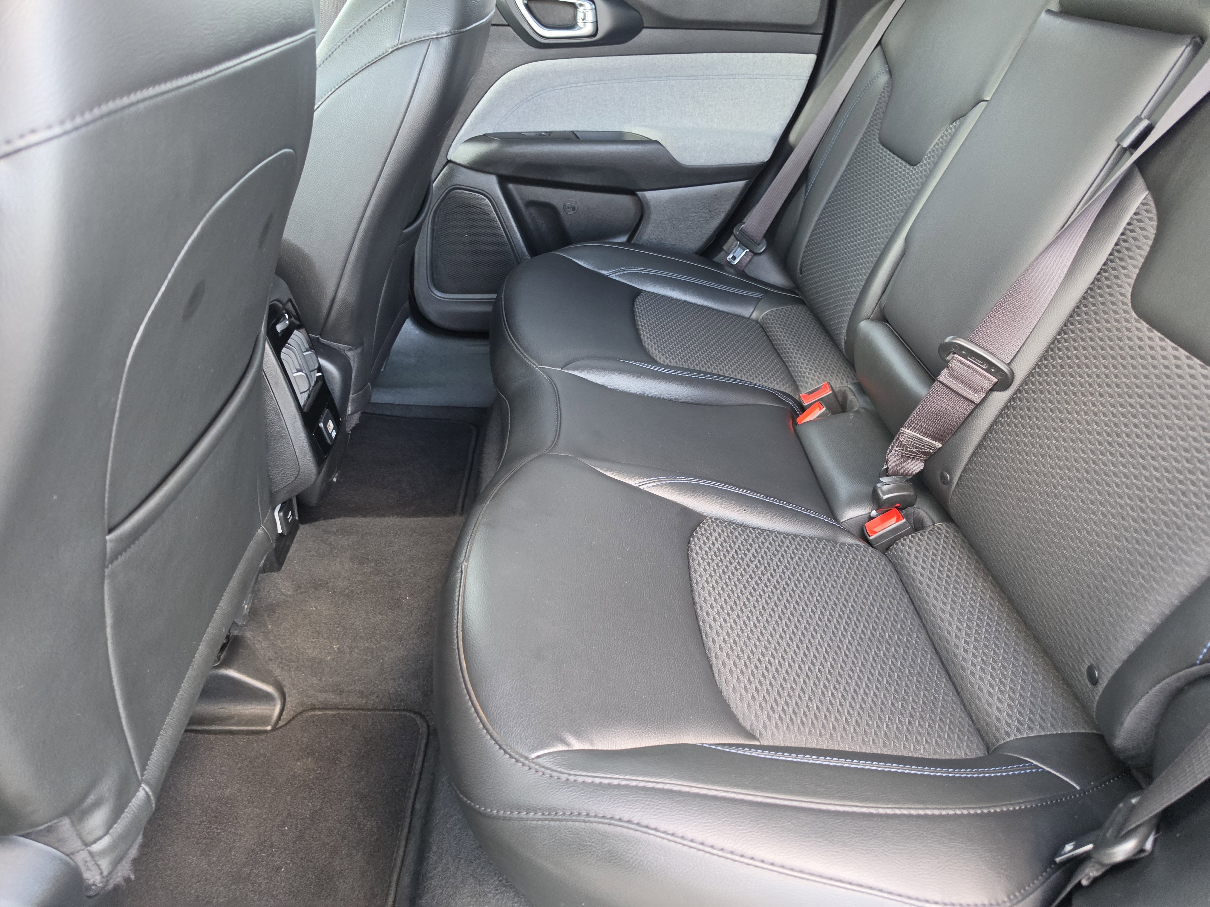 Used 2022 Jeep Compass Latitude AWD/4WD image 10