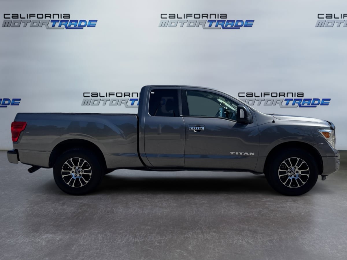 Used 2021 Nissan Titan SV w/ SV Convenience Package image 4