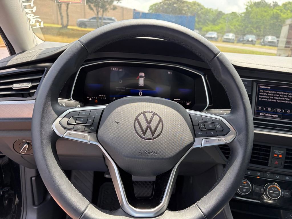 Certified 2023 Volkswagen Jetta SE FWD image 20