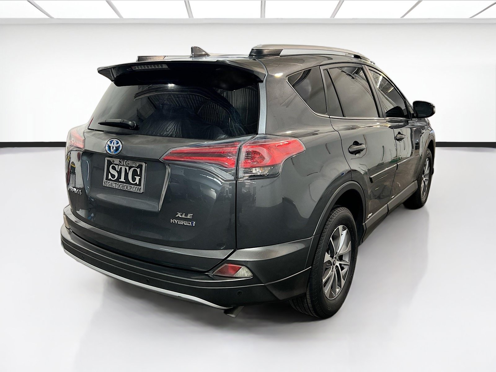 Used 2016 Toyota RAV4 XLE w/ Convenience Package AWD/4WD image 4