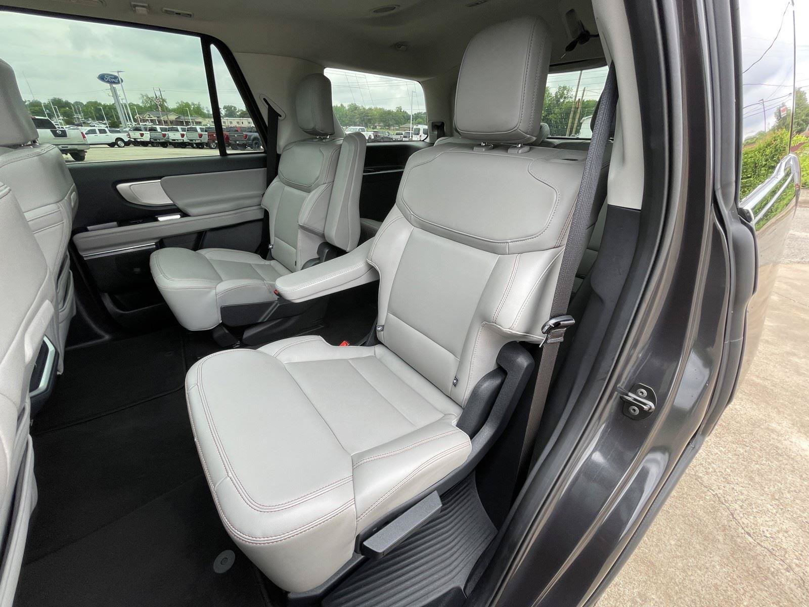 Used 2025 Ford Expedition Active AWD/4WD image 40