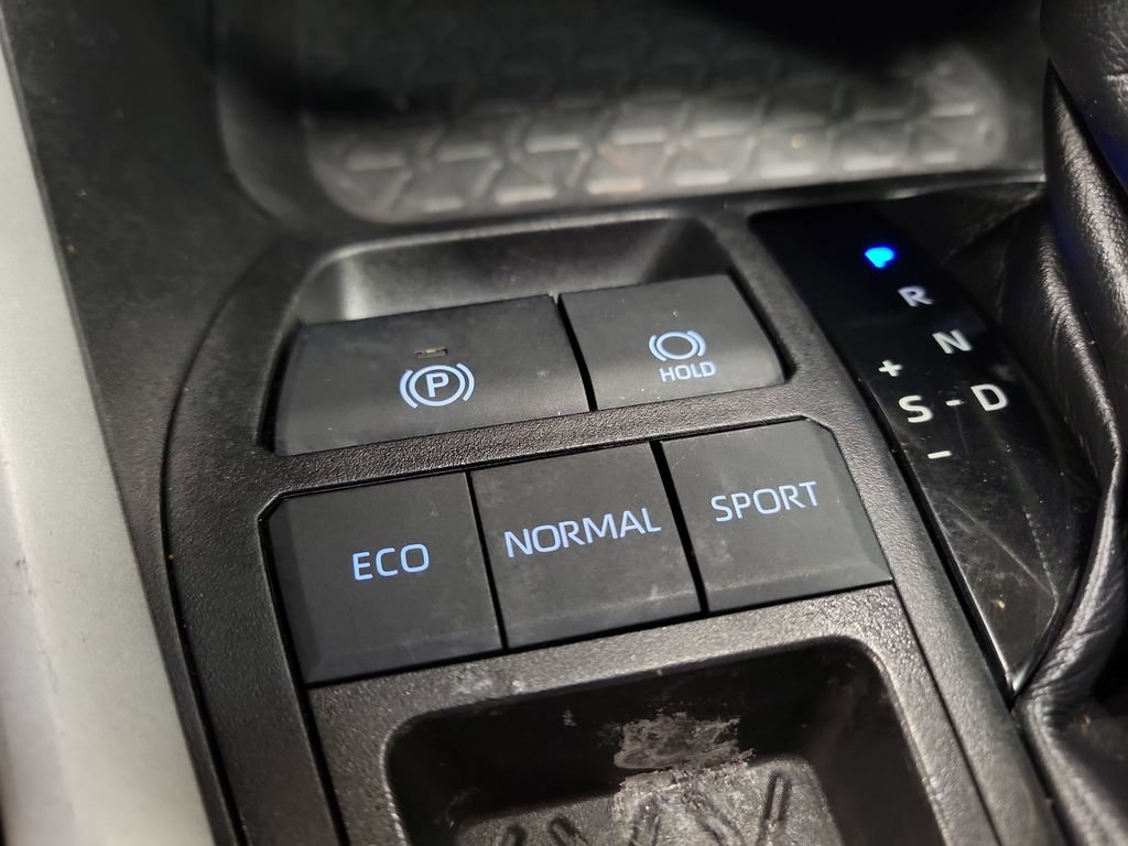 Used 2020 Toyota RAV4 XLE Premium FWD image 19