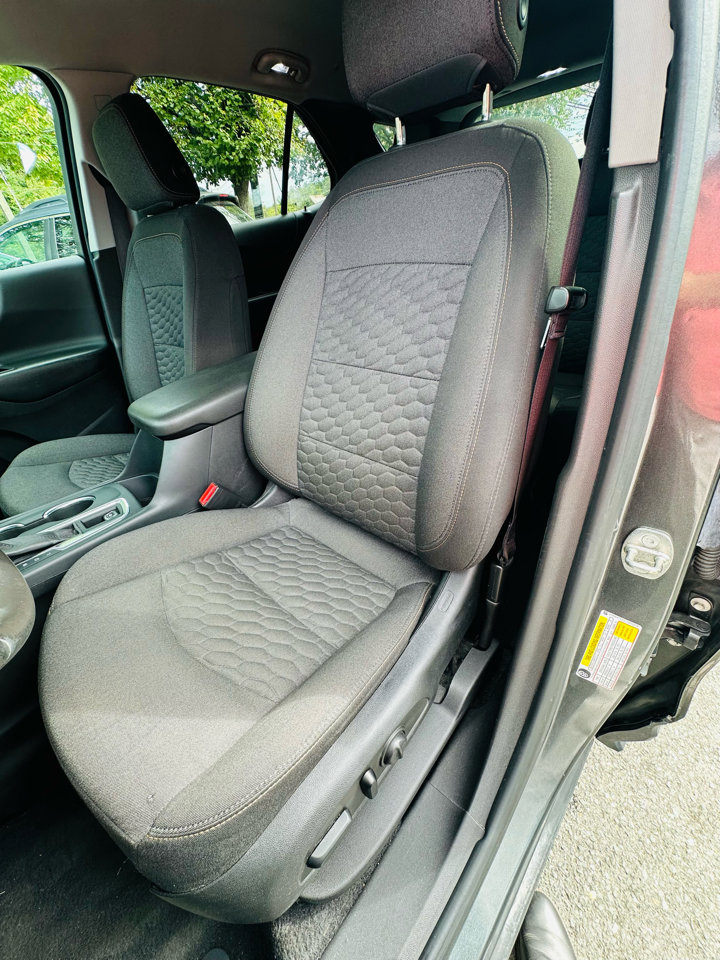 Used 2020 Chevrolet Equinox LT w/ Driver Convenience Package image 12