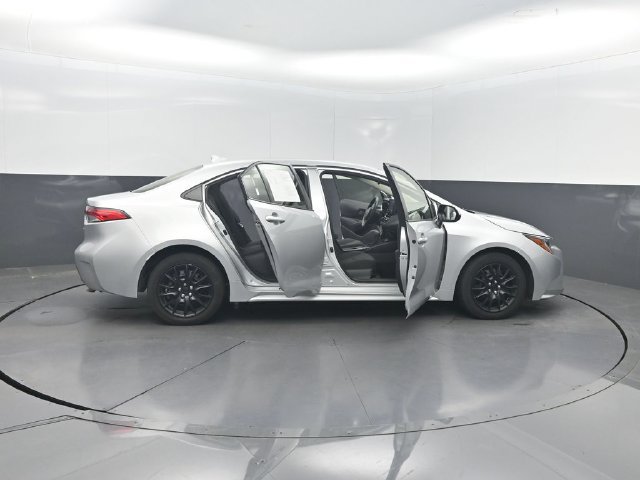 Used 2022 Toyota Corolla LE FWD image 35