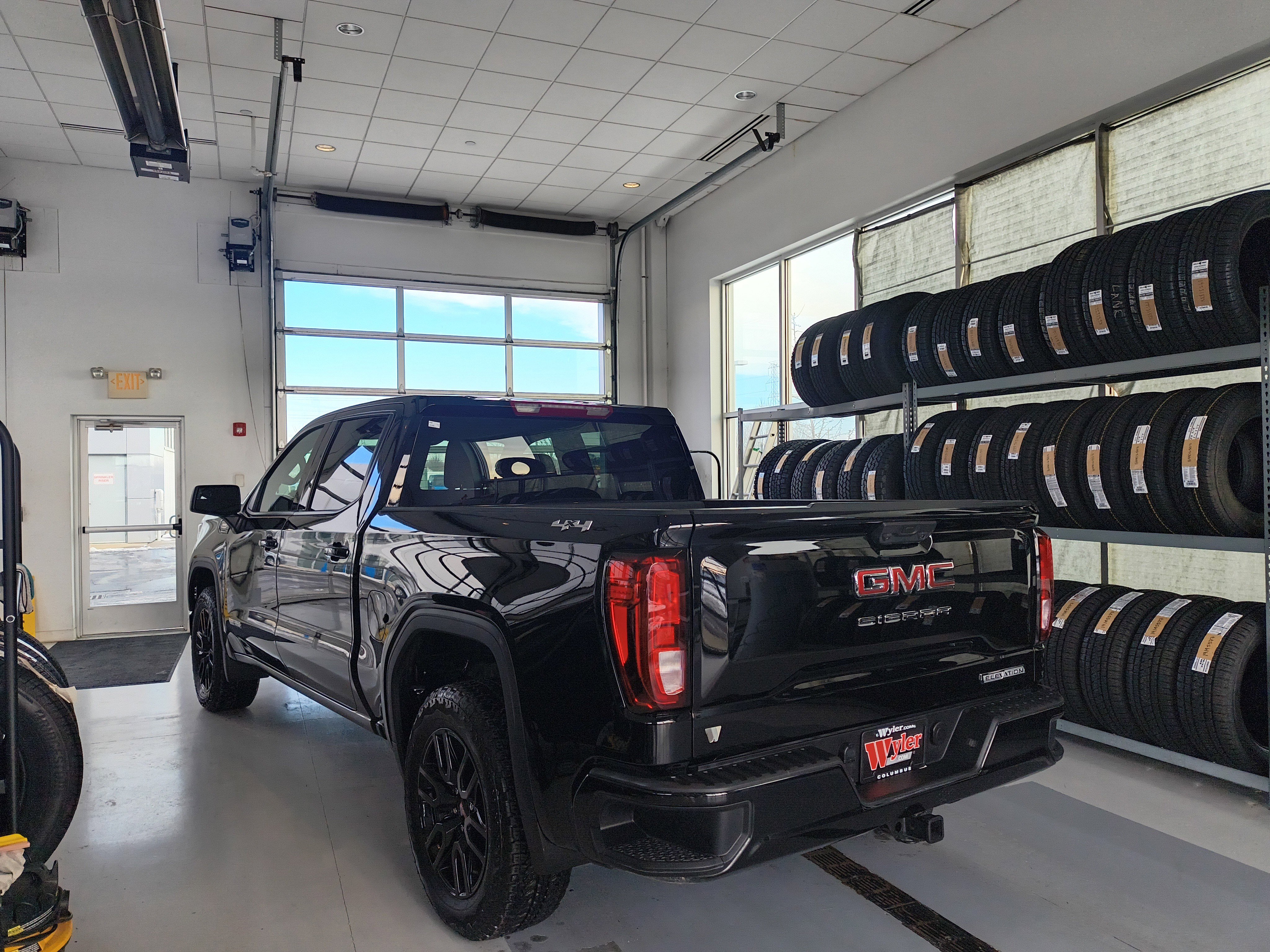 Used 2025 GMC Sierra 1500 Elevation image 3