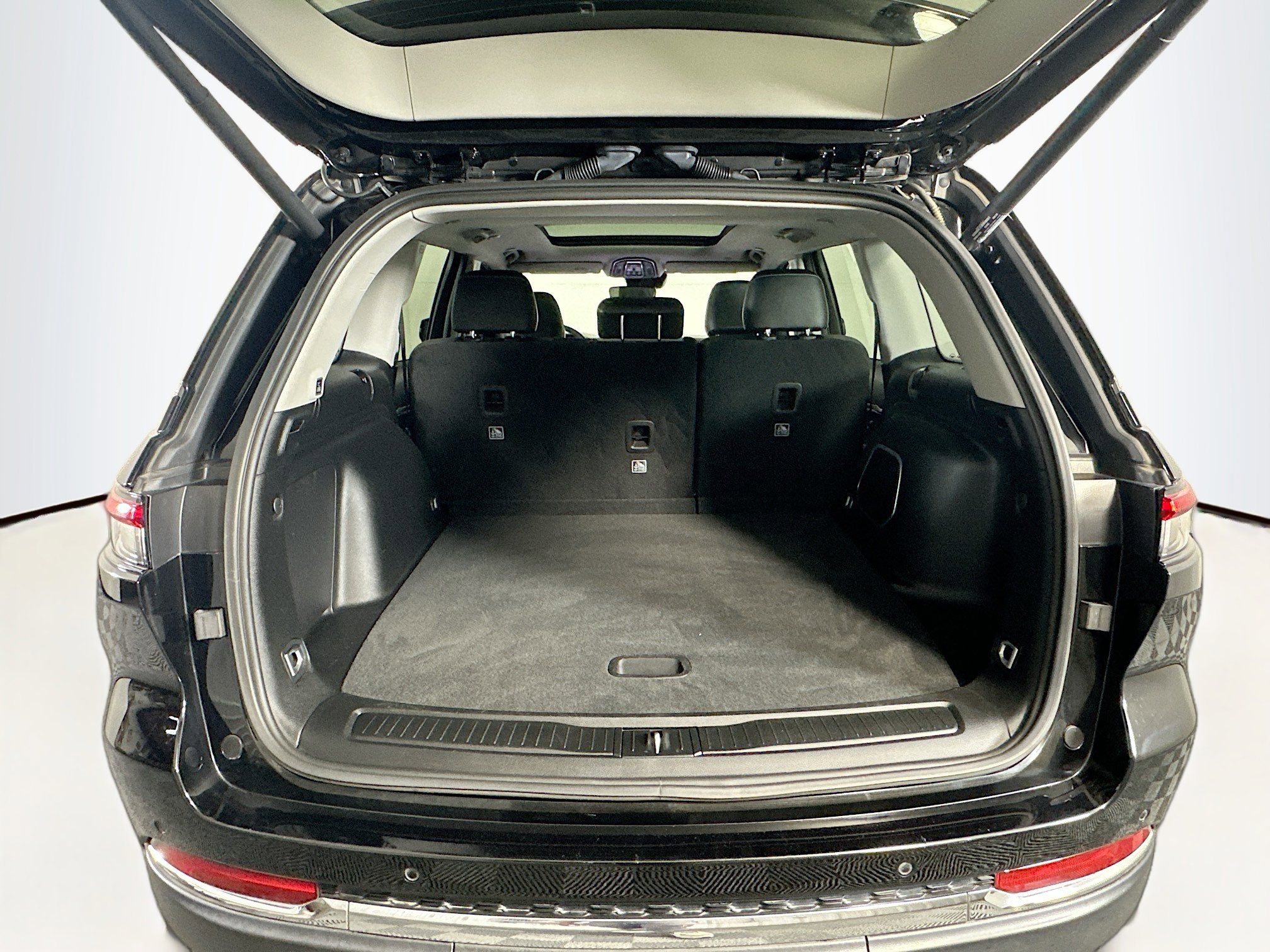 Used 2022 Jeep Grand Cherokee Limited 4xe image 31