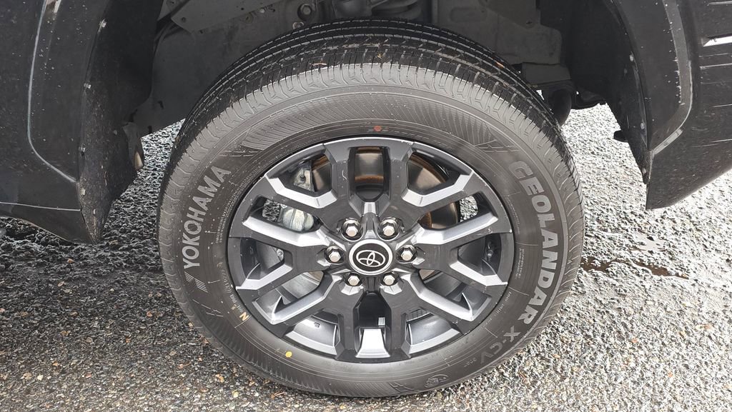 Used 2022 Toyota Tundra Platinum image 9