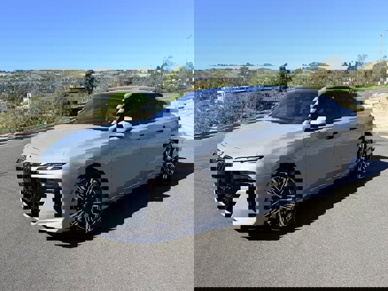 Used 2025 BMW 760i xDrive image 3