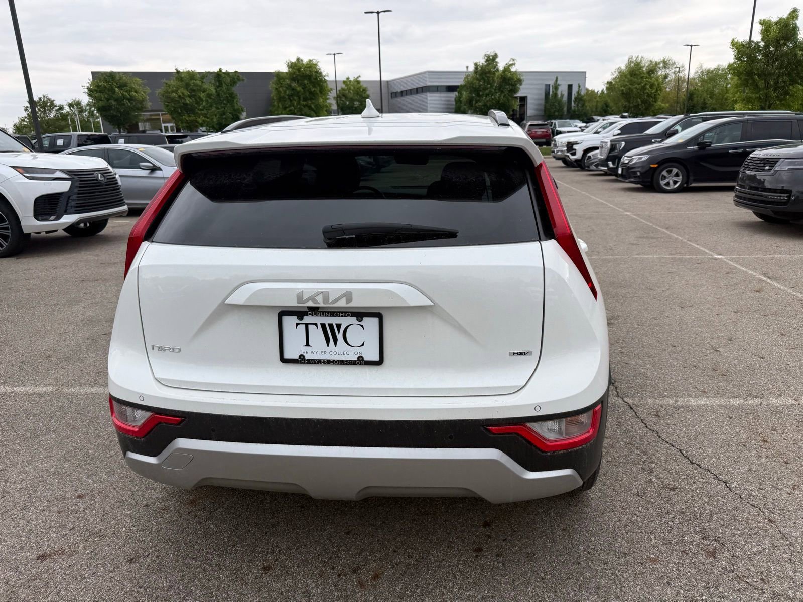 Used 2025 Kia Niro EX FWD image 6