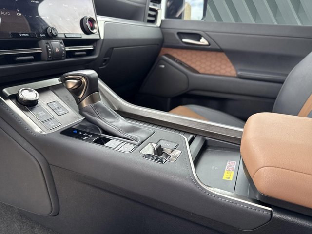 Certified 2024 Lexus GX 550 w/ Accessory Package (2T) image 28