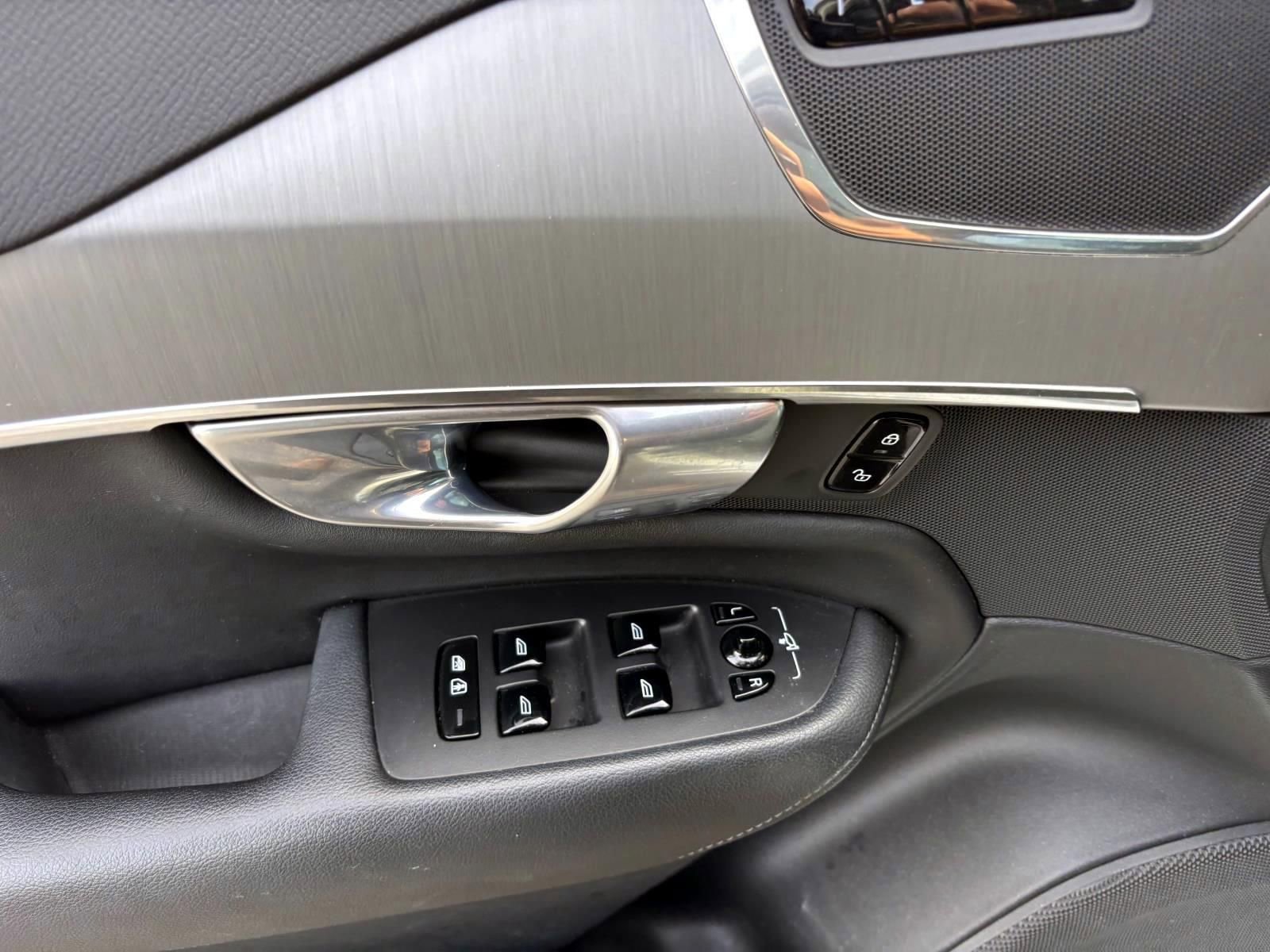 Used 2023 Volvo XC90 B5 Core w/ Protection Package Premier image 13