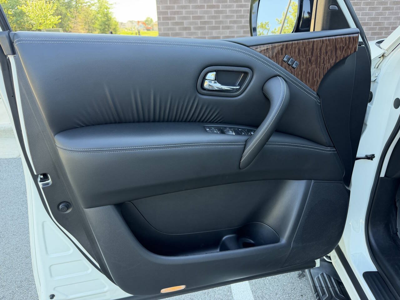 Used 2020 Nissan Armada SL w/ Premium Package AWD/4WD image 11