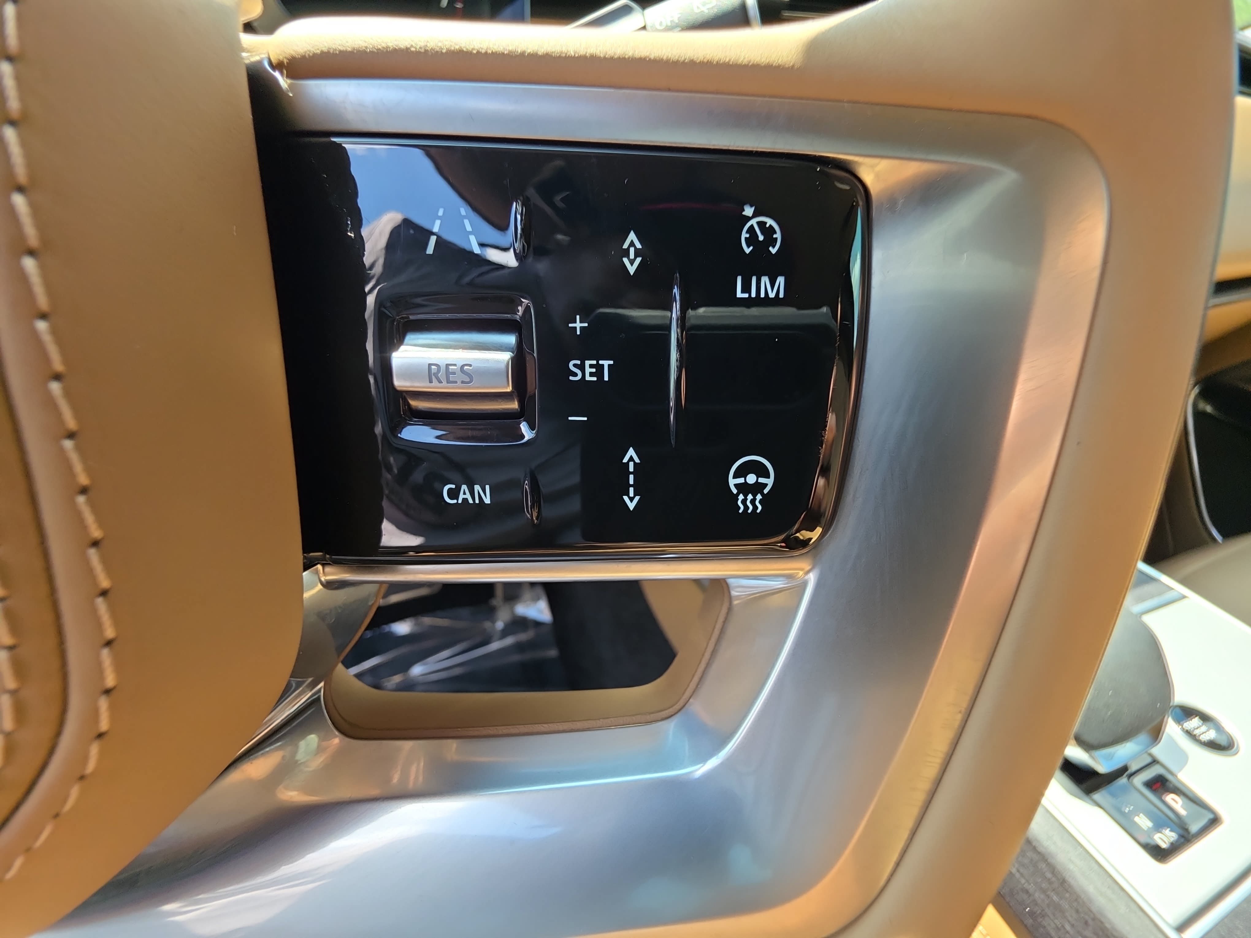Certified 2025 Land Rover Range Rover SE AWD/4WD image 18