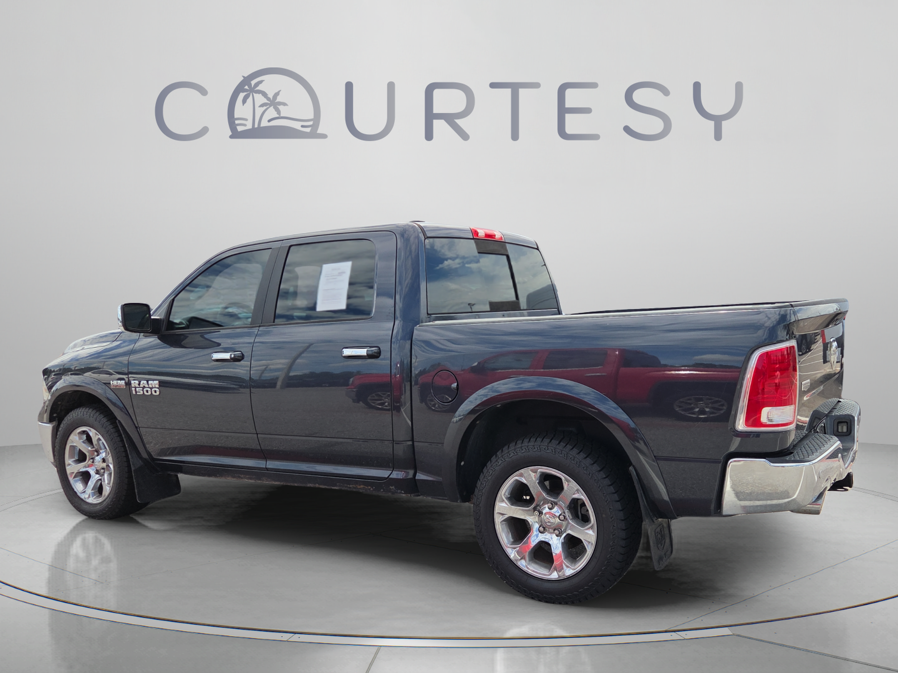 Used 2017 RAM 1500 Laramie AWD/4WD image 2