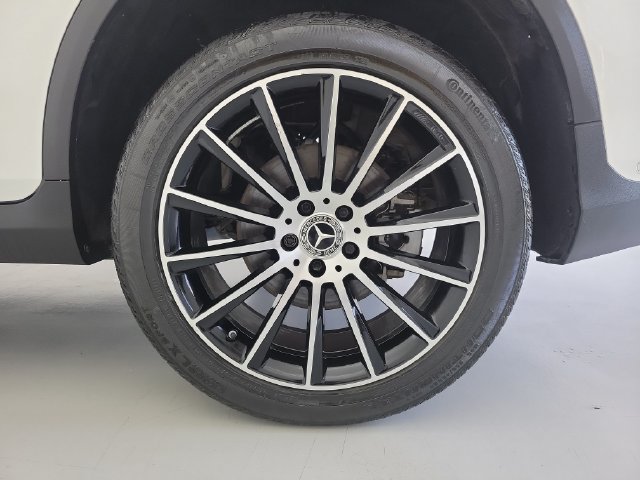 Used 2022 Mercedes-Benz GLC 300 w/ AMG Line image 11