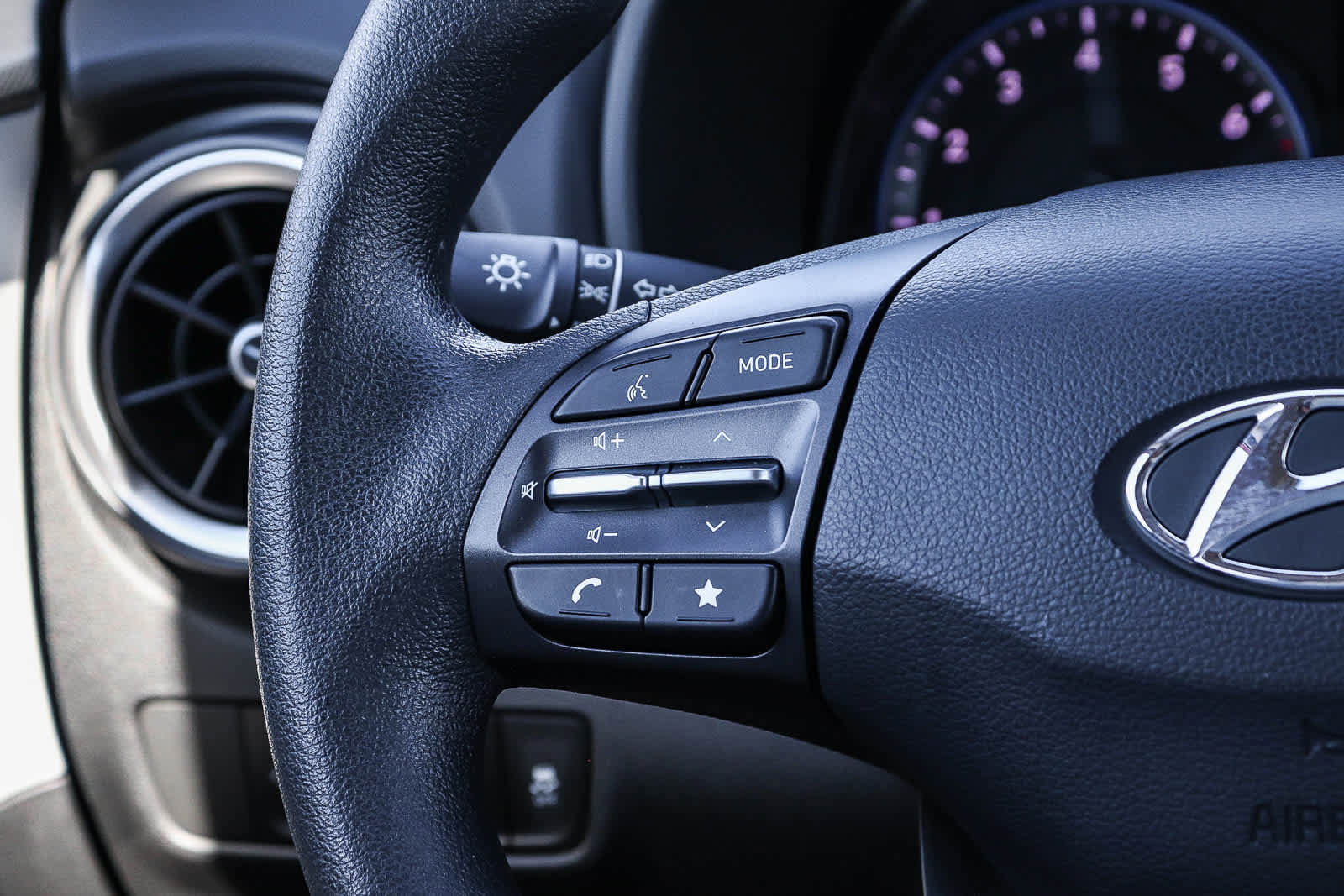 Used 2023 Hyundai Kona SEL w/ Cargo Package image 18