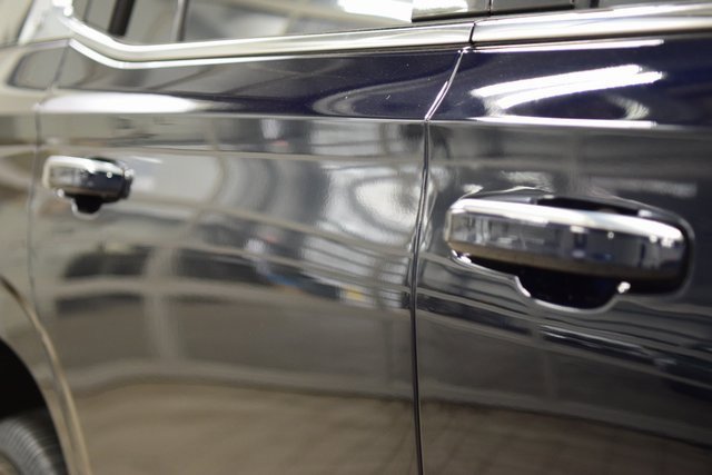 Used 2021 Cadillac Escalade Premium Luxury w/ Driver Assist Tech Package image 17